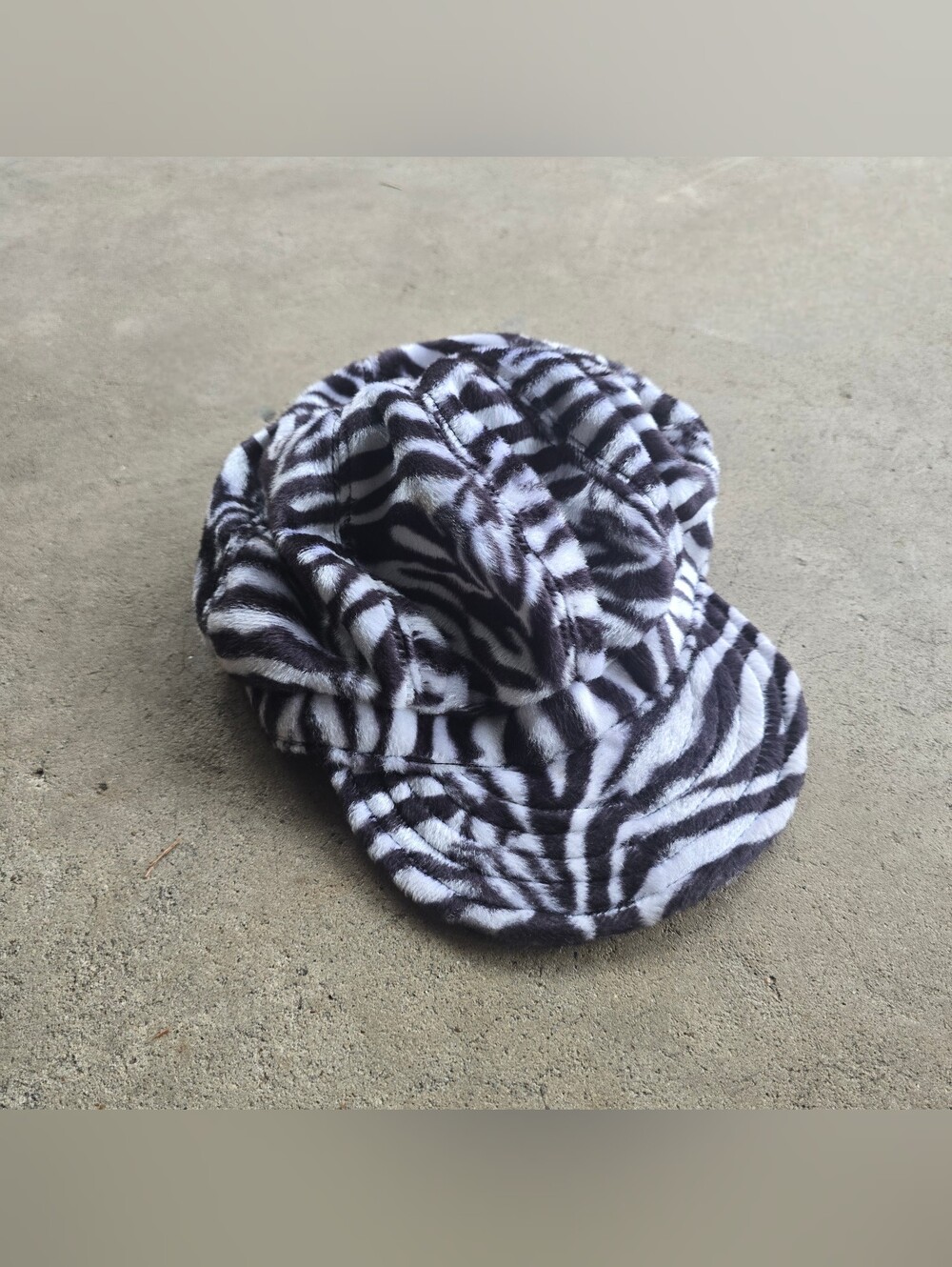 Vtg Y2k Faux Fur Zebra Cabbie :)